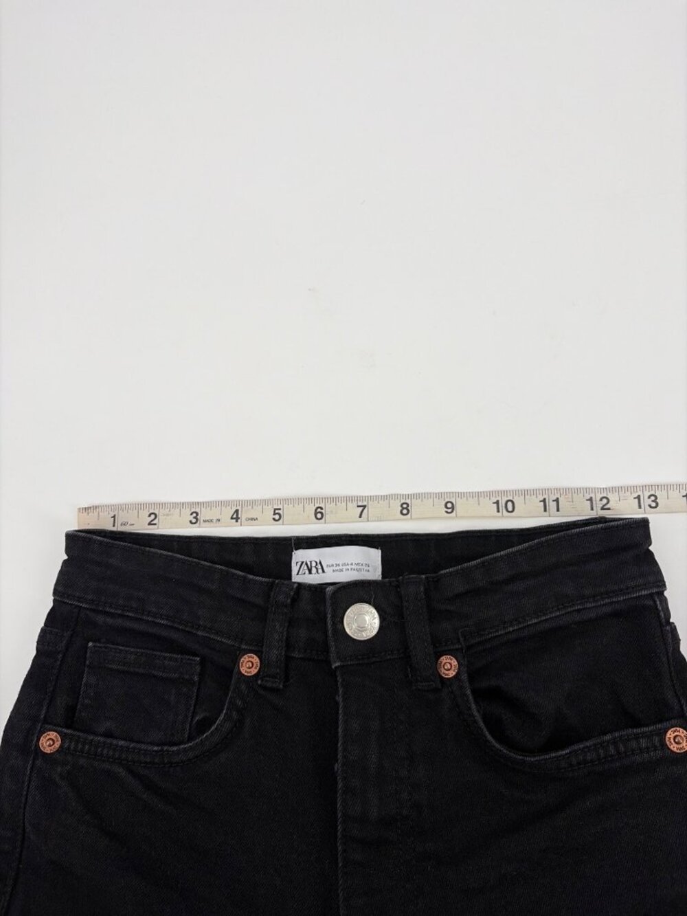 Zara Cropped Flared Jeans Womens Size 4 High-Waist Black Denim Raw Hem Boho - Picture 5 of 7